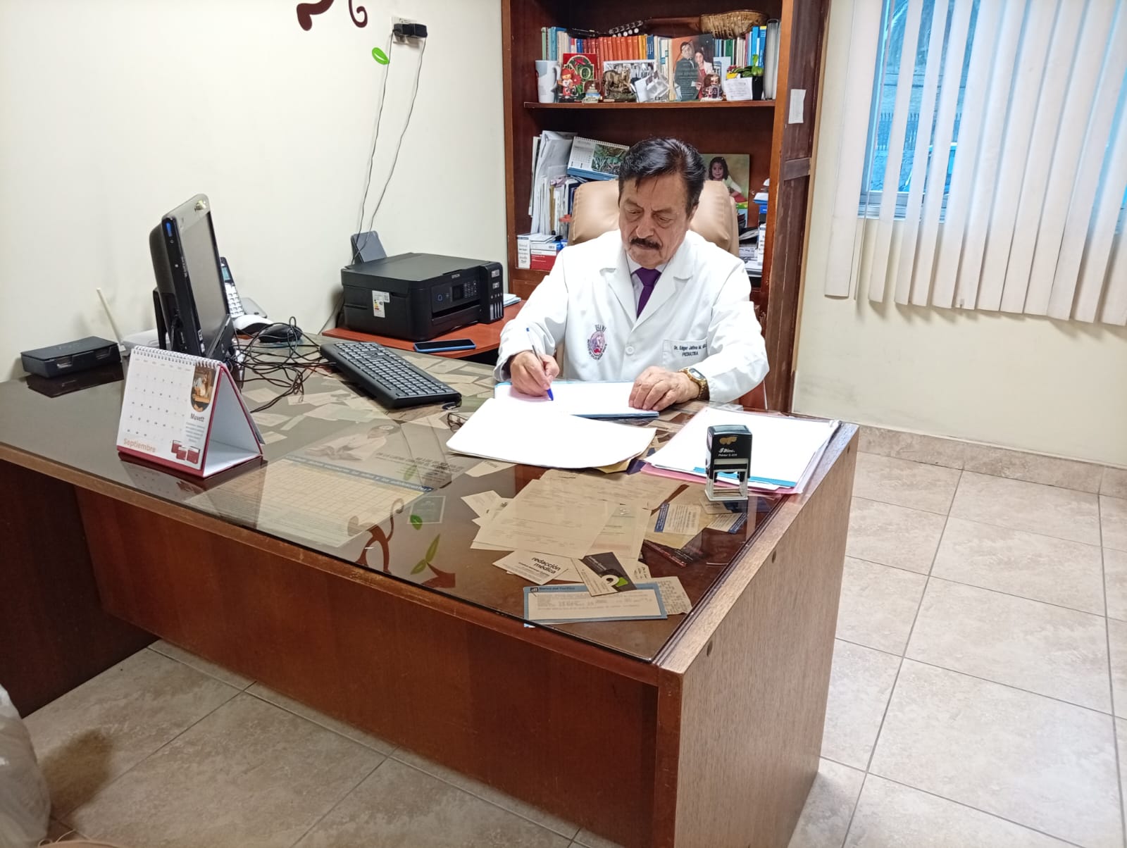 Dr. Edgar Játiva Mariño